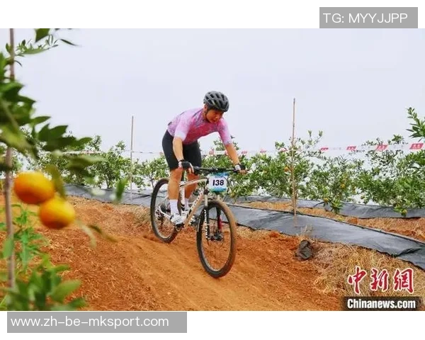 国内车手湖北当阳橘园竞速 演出“山野狂飙” 国内车手湖北当阳橘园竞速 演出“山野狂飙”